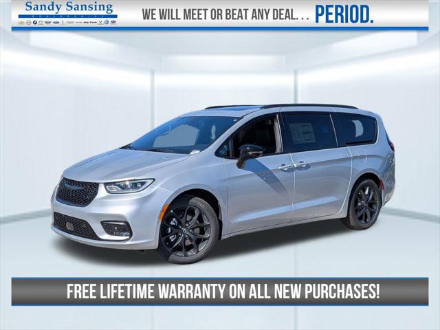 2026 Chrysler Pacifica Limited's photo