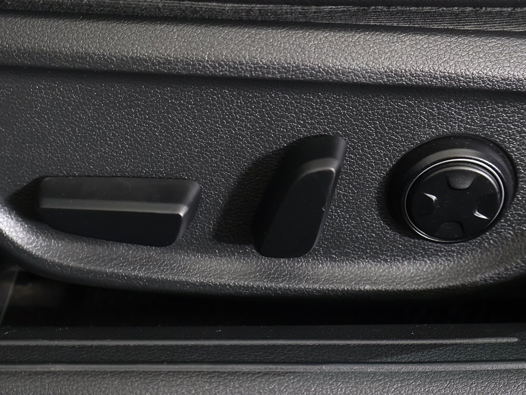 2023 Genesis G70 2.0T Sport Prestige photo 30