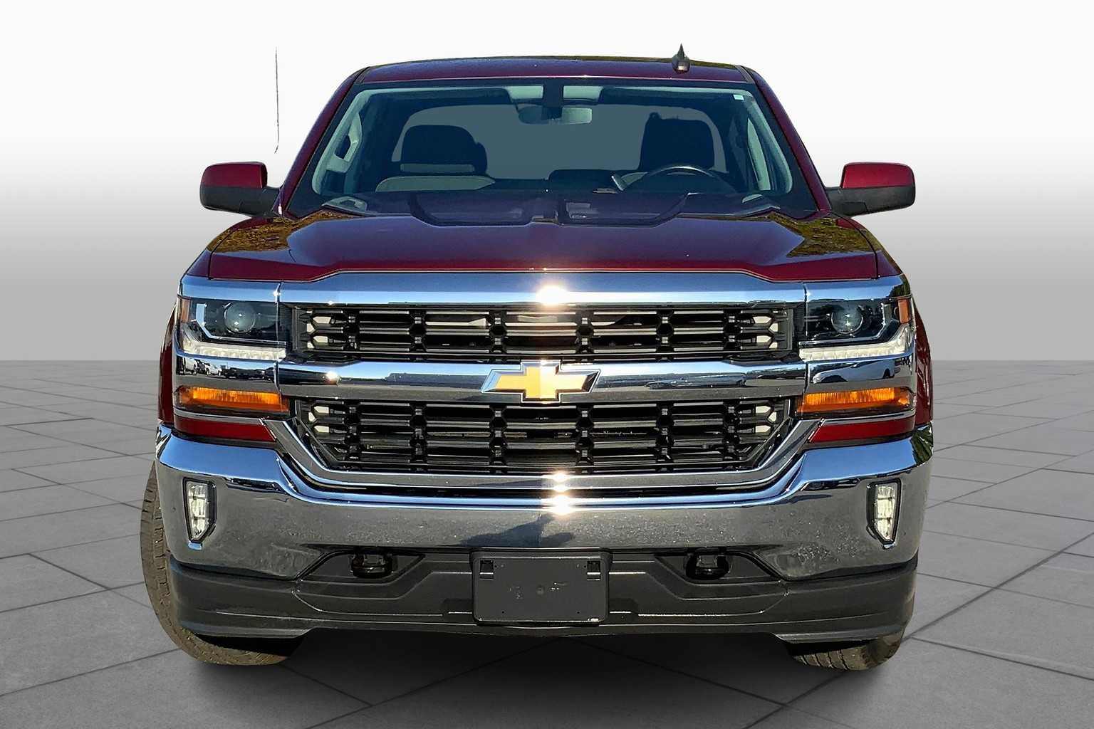 2017 Chevrolet Silverado 1500 LT photo 3