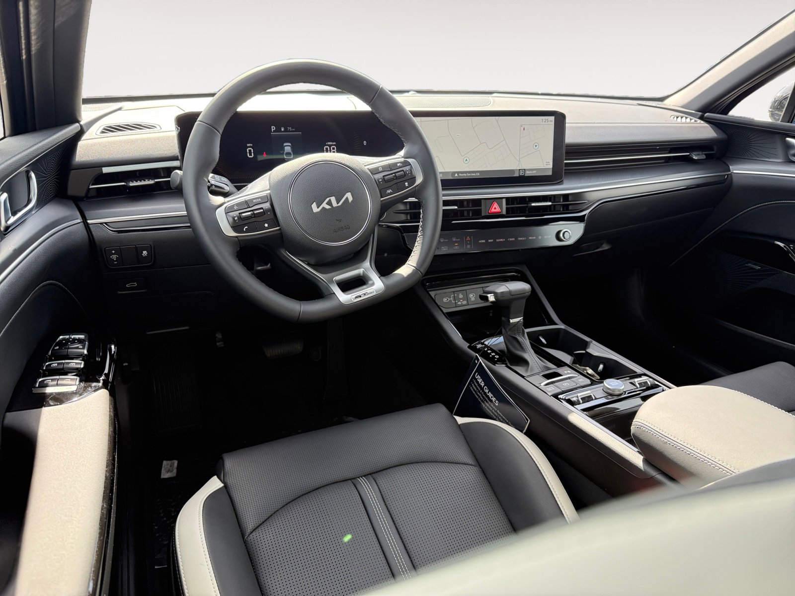 2025 Kia K5 GT-Line photo 14