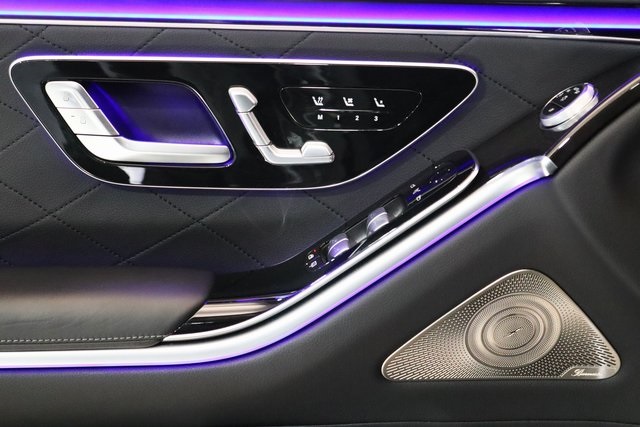 2023 Mercedes Benz S 580 4MATIC photo 3