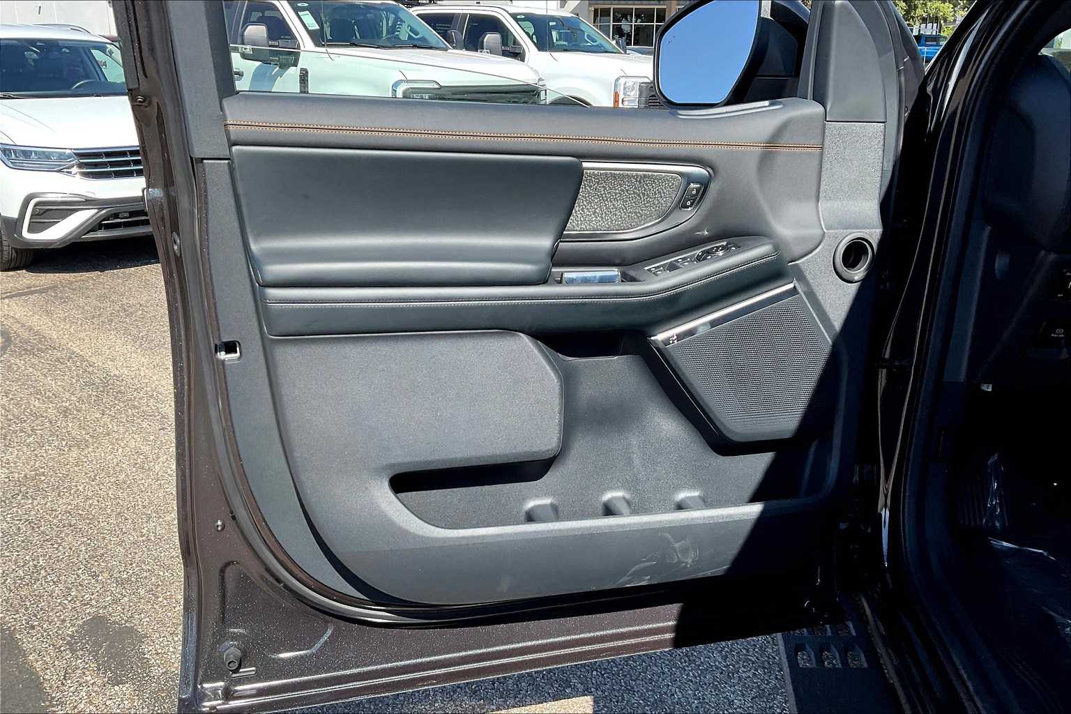 2025 Ford Expedition photo 10