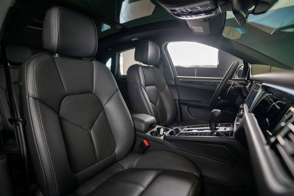 2025 Porsche Macan Base photo 33