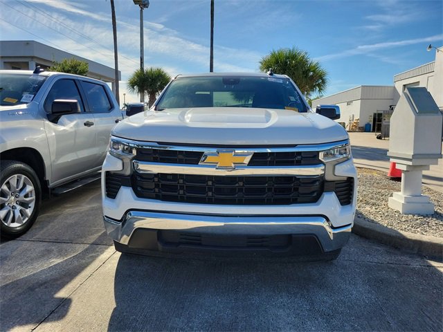 2024 Chevrolet Silverado 1500 LT photo 2
