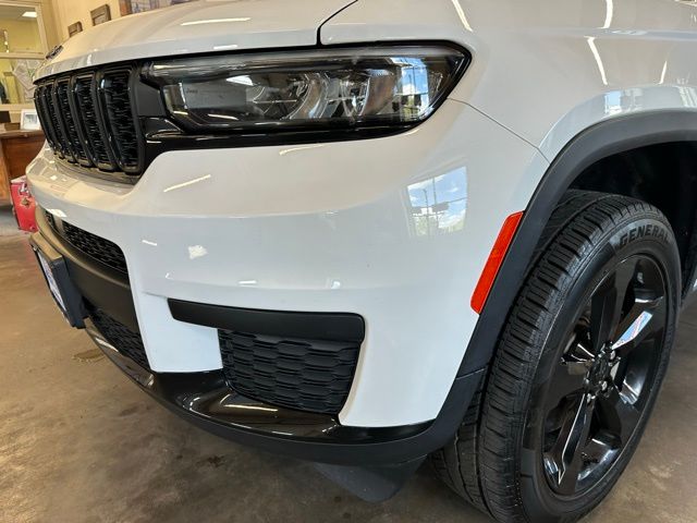 2022 Jeep Grand Cherokee Altitude photo 3