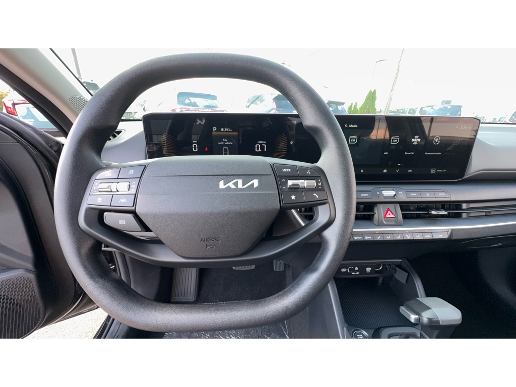 2025 Kia K4 LXS photo 9