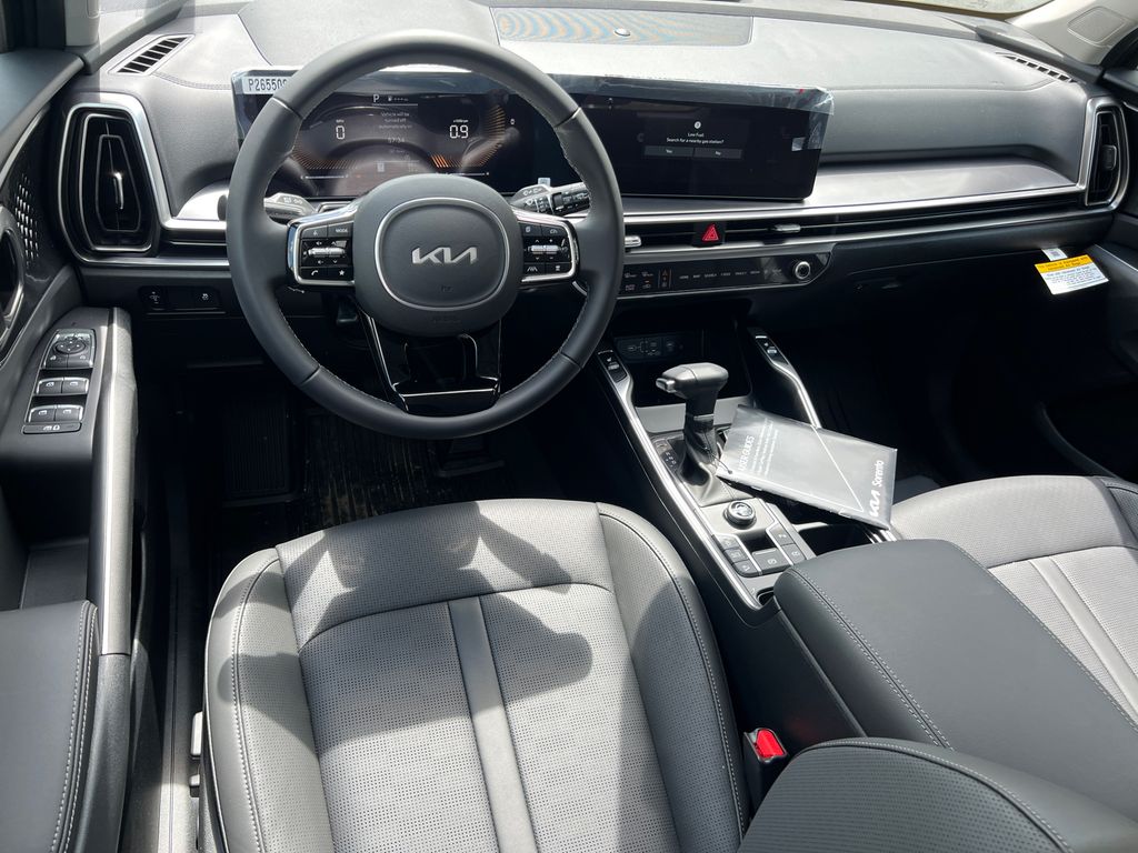 2025 Kia Sorento S photo 14