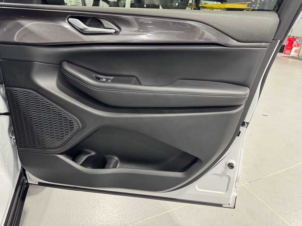 2023 Jeep Grand Cherokee Laredo Altitude photo 19