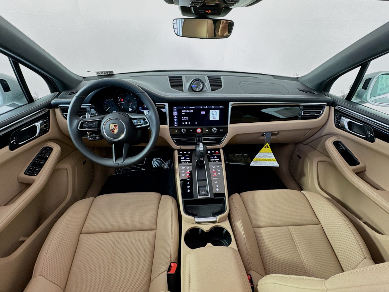 2025 Porsche Macan T photo 19
