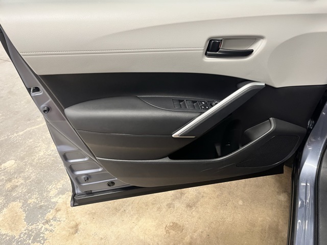 2023 Toyota Corolla Cross LE photo 17