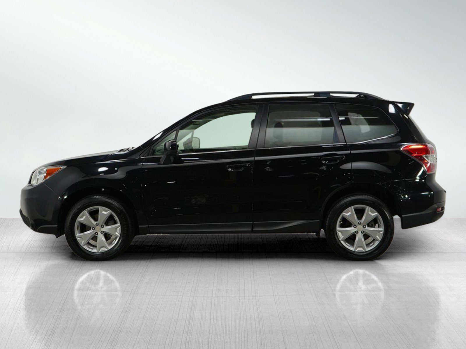 Used 2016 Subaru Forester i Limited with VIN JF2SJAHC3GH552891 for sale in Burnsville, Minnesota