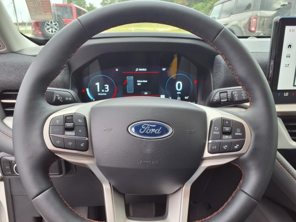 2025 Ford Explorer photo 20
