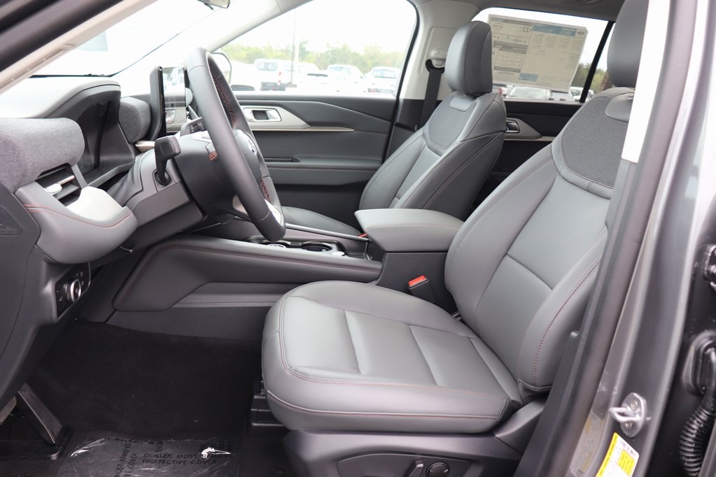 2025 Ford Explorer photo 3