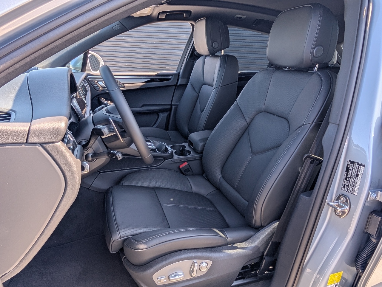 2026 Porsche Macan T photo 5