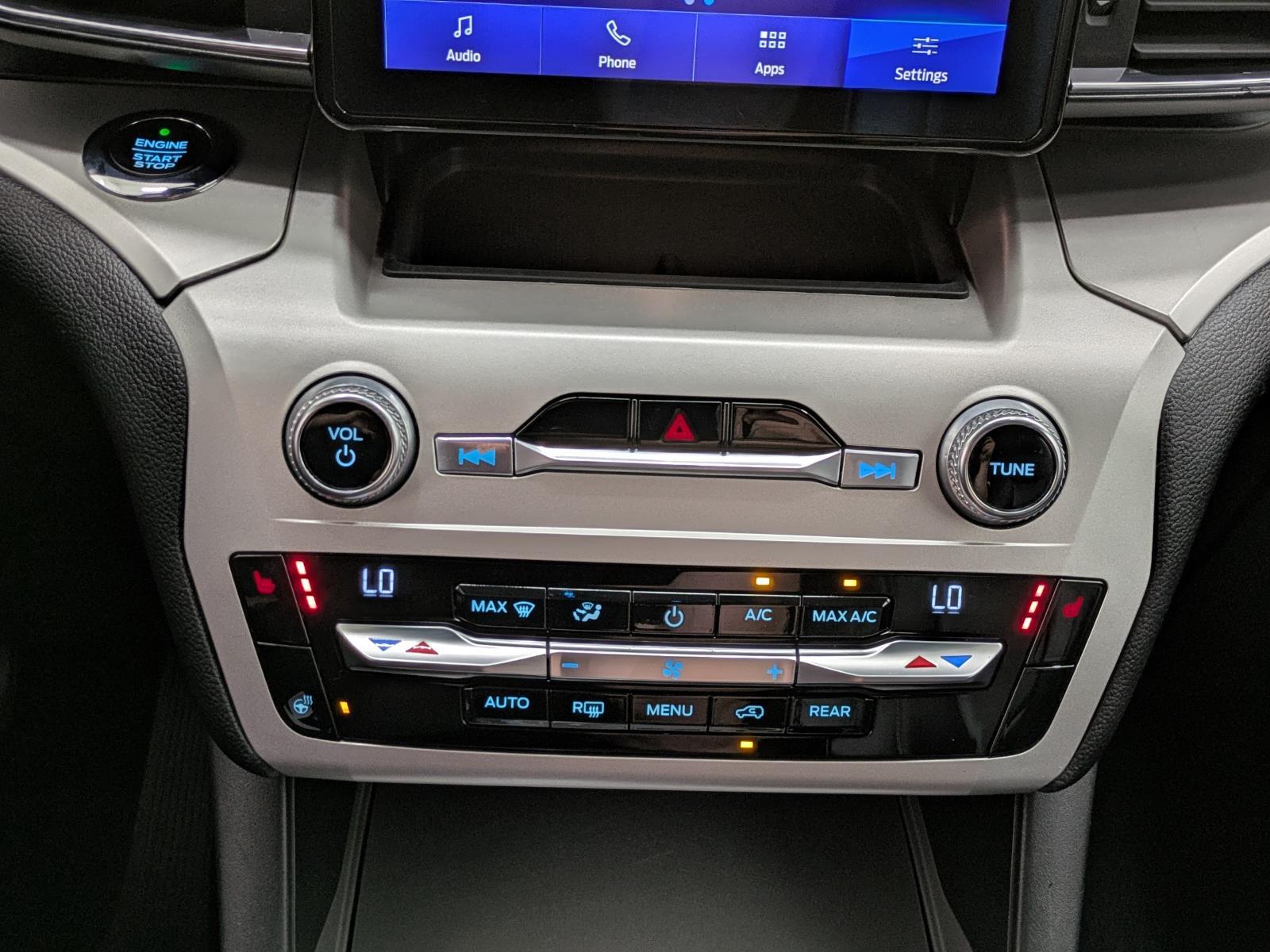 2021 Ford Explorer XLT photo 18