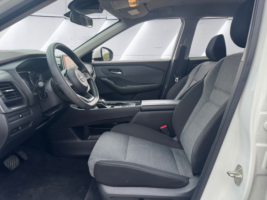 2023 Nissan Rogue SV photo 7