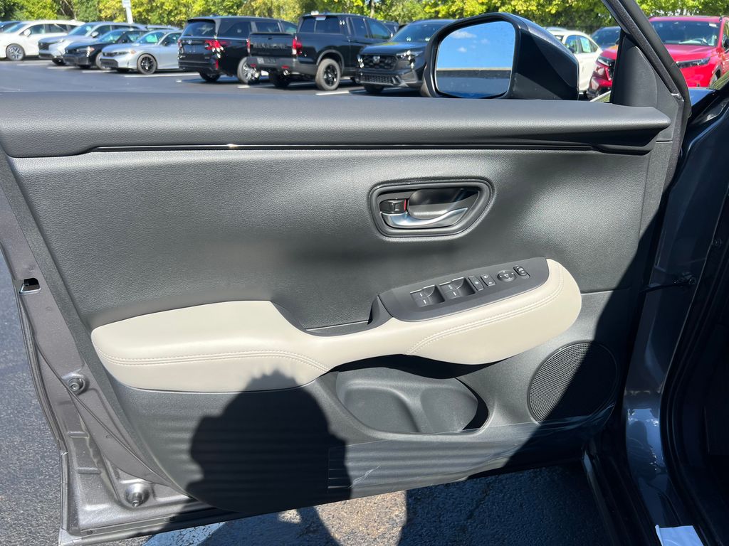 2026 Honda HR-V LX photo 14