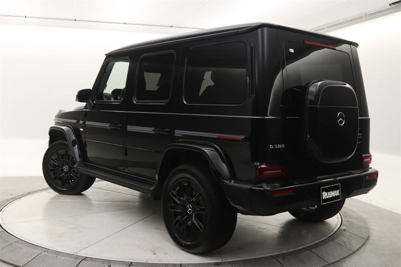 2025 Mercedes Benz G photo 2