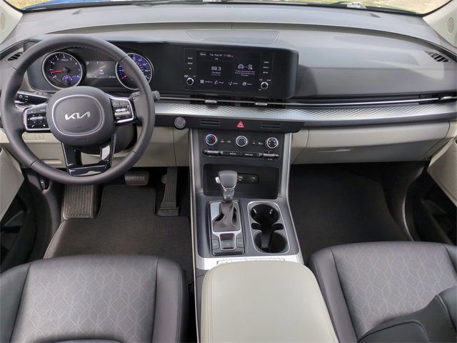 2024 Kia Carnival LX photo 13