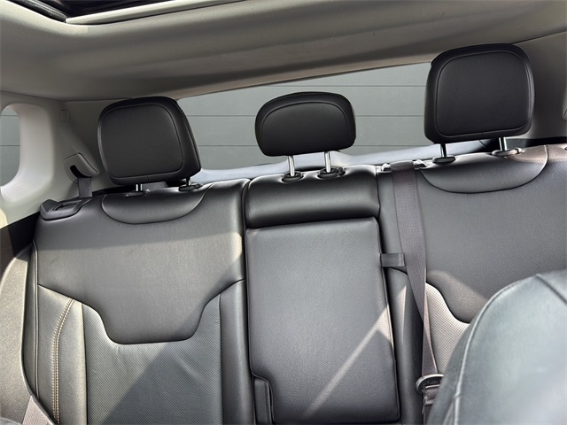 2022 Jeep Compass Latitude Lux photo 25