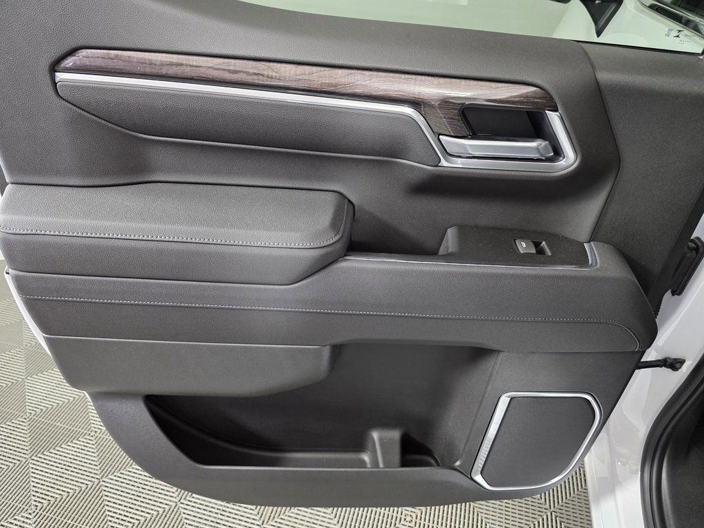 2025 Chevrolet Silverado 1500 LTZ photo 13