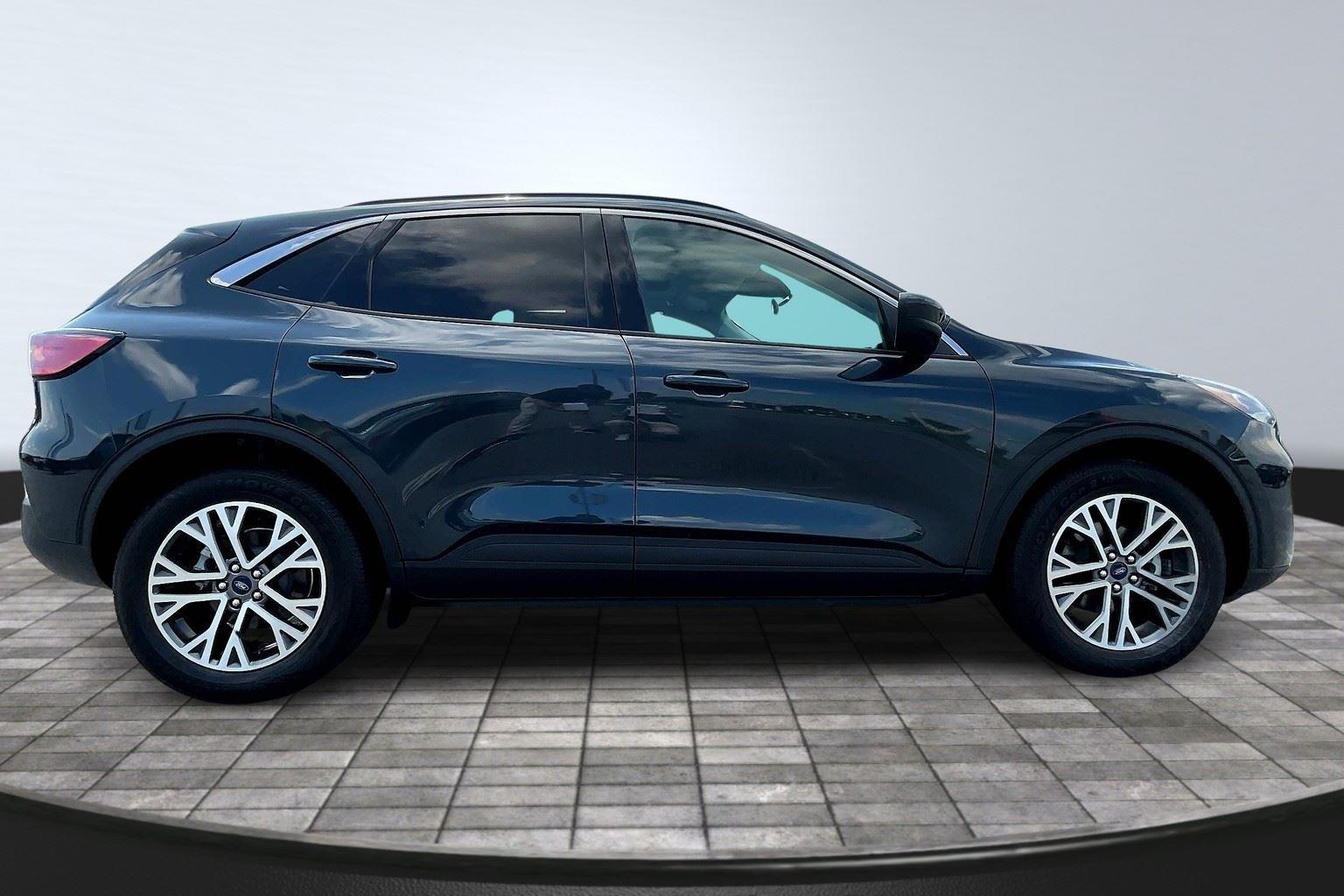 2022 Ford Escape SEL photo 11