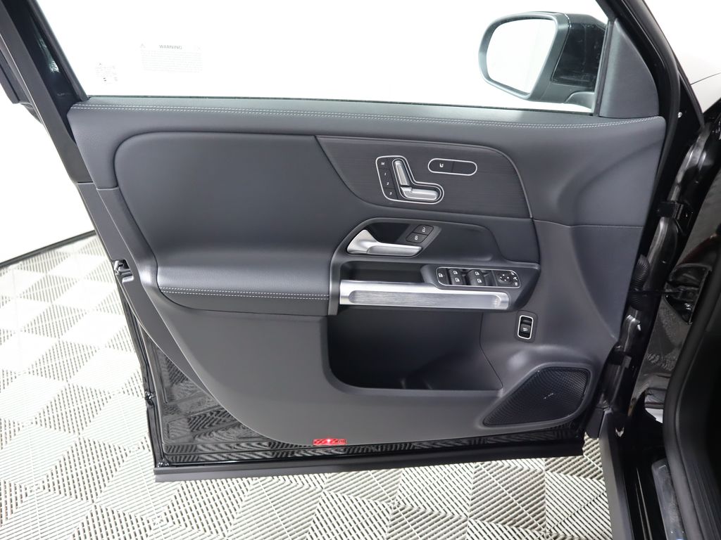 2025 Mercedes Benz EQB photo 21