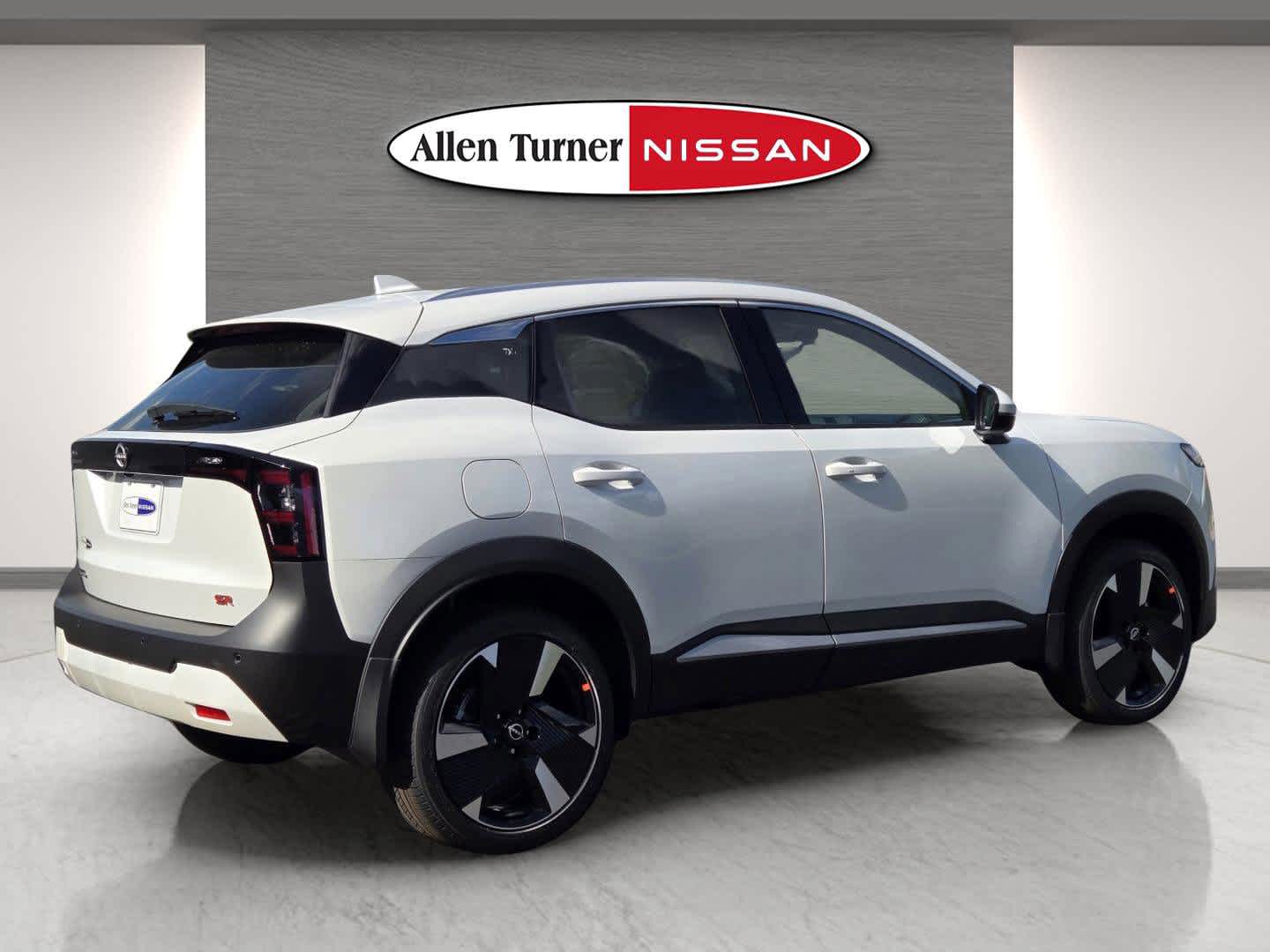 2025 Nissan Kicks SR photo 4