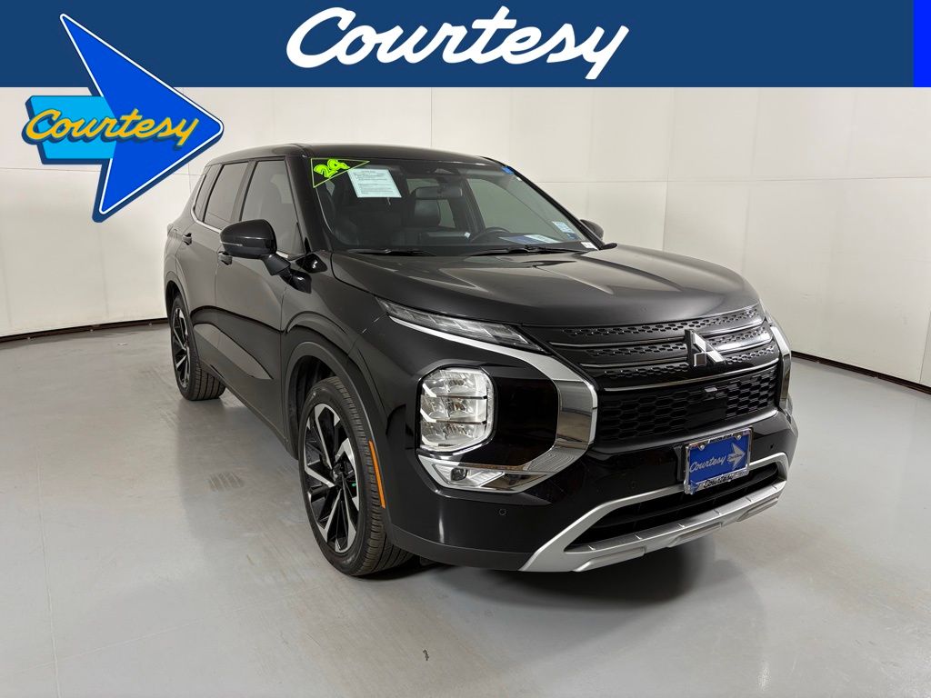 2024 Mitsubishi Outlander SE's photo