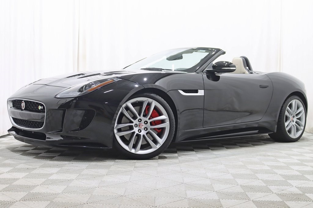 2016 Jaguar F-TYPE R photo 2
