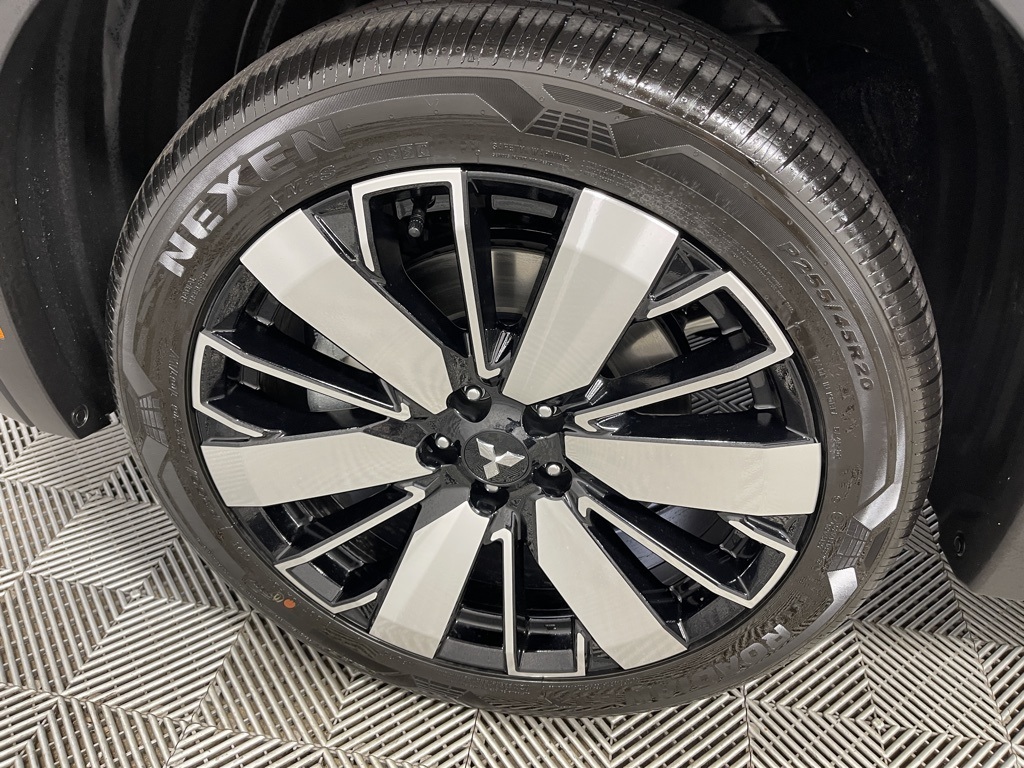 2025 Mitsubishi Outlander SE photo 30