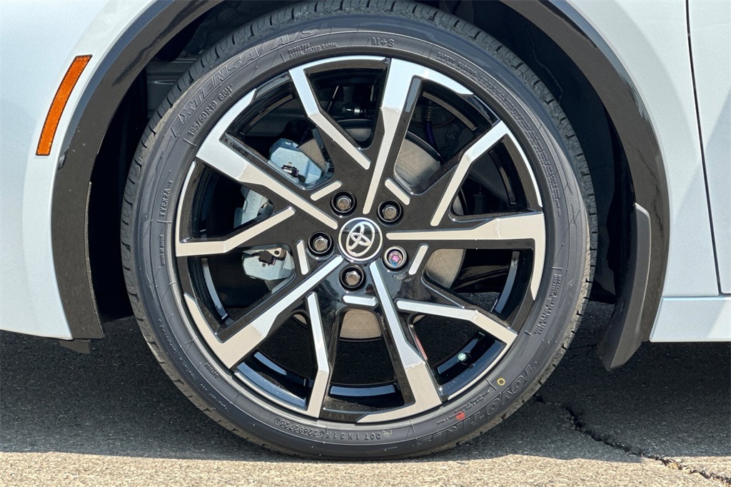 2026 Toyota Prius Plug-in Hybrid XSE photo 25