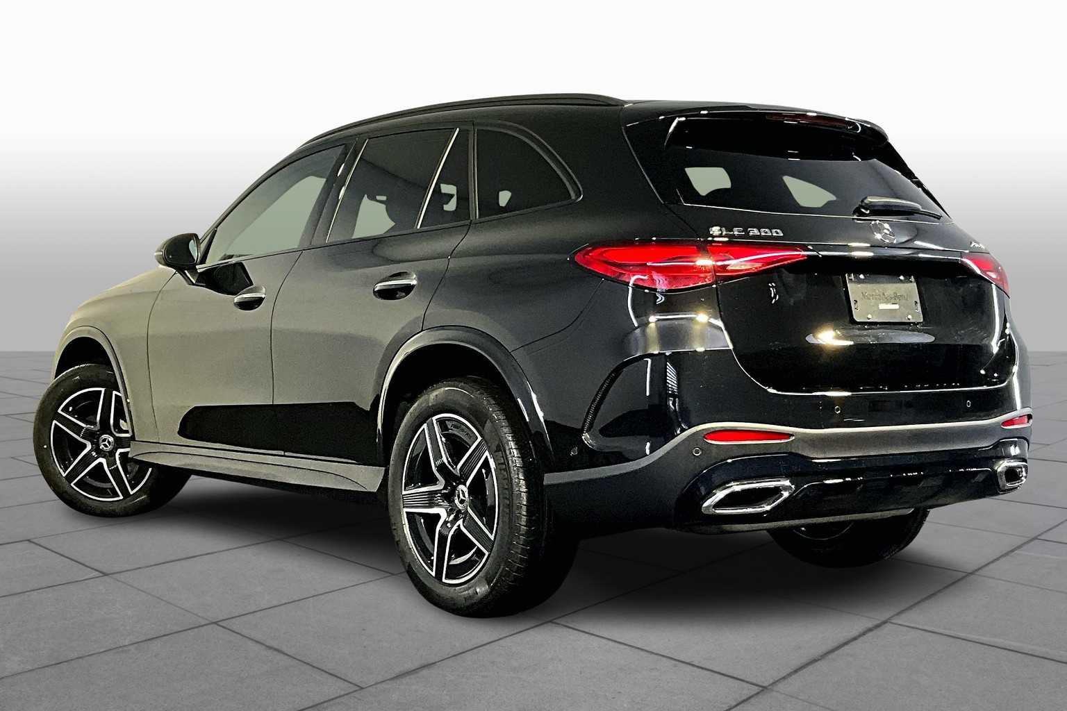 2026 Mercedes Benz GLC 300 4MATIC photo 3