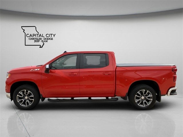 2025 Chevrolet Silverado 1500 LT photo 4