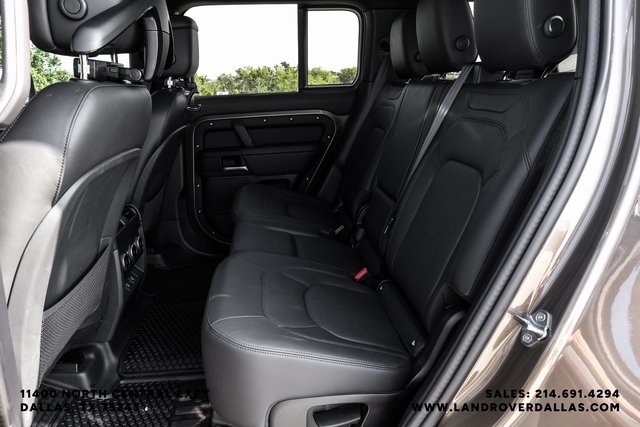 2025 Land Rover Defender 110 X-Dynamic SE photo 36