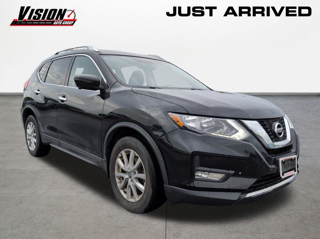 2017 Nissan Rogue SV photo 2