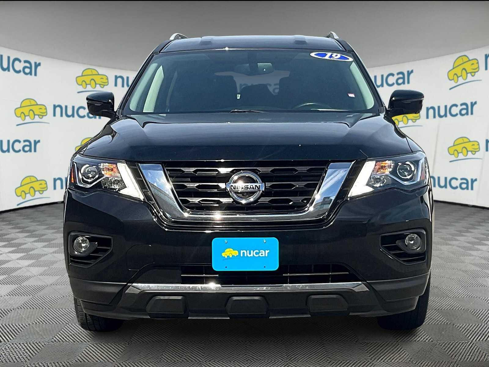 2019 Nissan Pathfinder SL photo 2