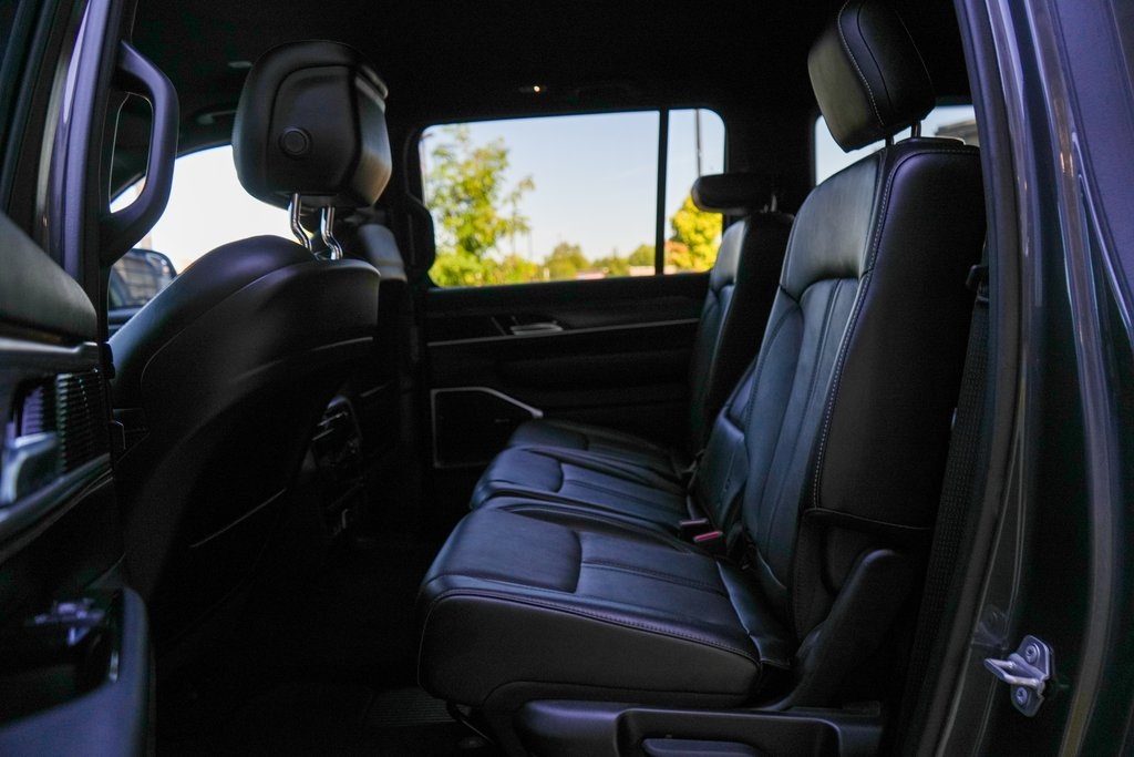 2024 Jeep Wagoneer L Series III photo 29