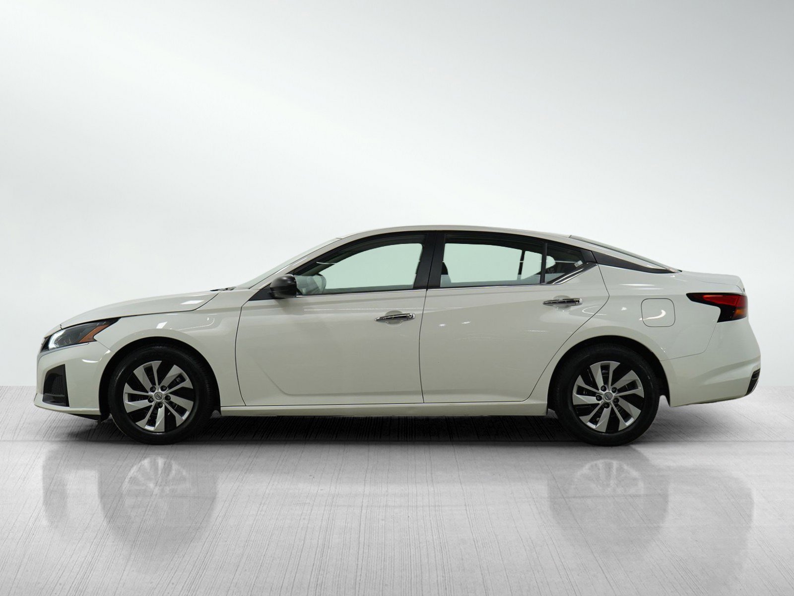 Used 2024 Nissan Altima S with VIN 1N4BL4BV3RN380313 for sale in Burnsville, Minnesota