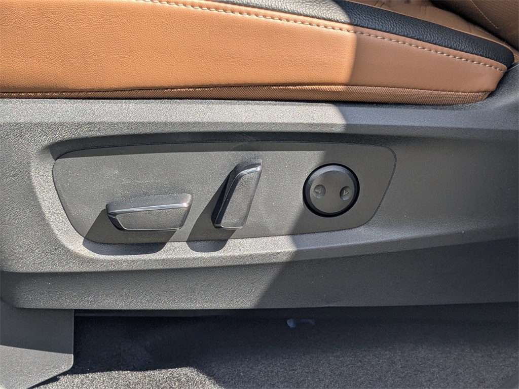 2025 Nissan Pathfinder Platinum photo 19