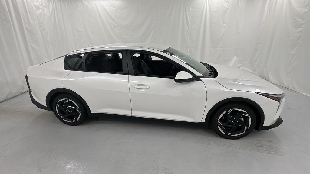 2025 Kia K4 EX photo 2