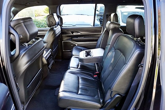 Used 2023 Black Jeep Base image 15