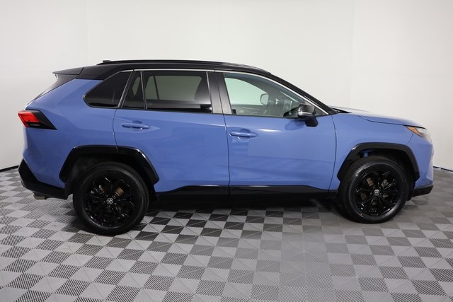 2022 Toyota RAV4 Hybrid XSE photo 9
