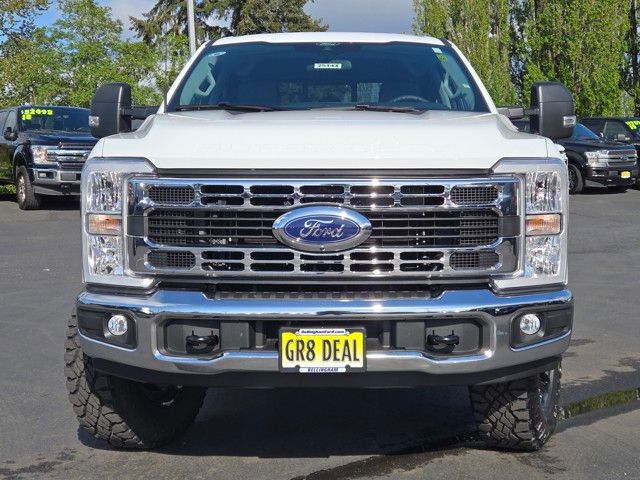 2025 Ford F-350 XLT photo 2