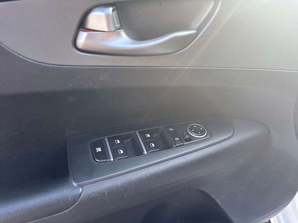 2021 Kia Forte LXS photo 4