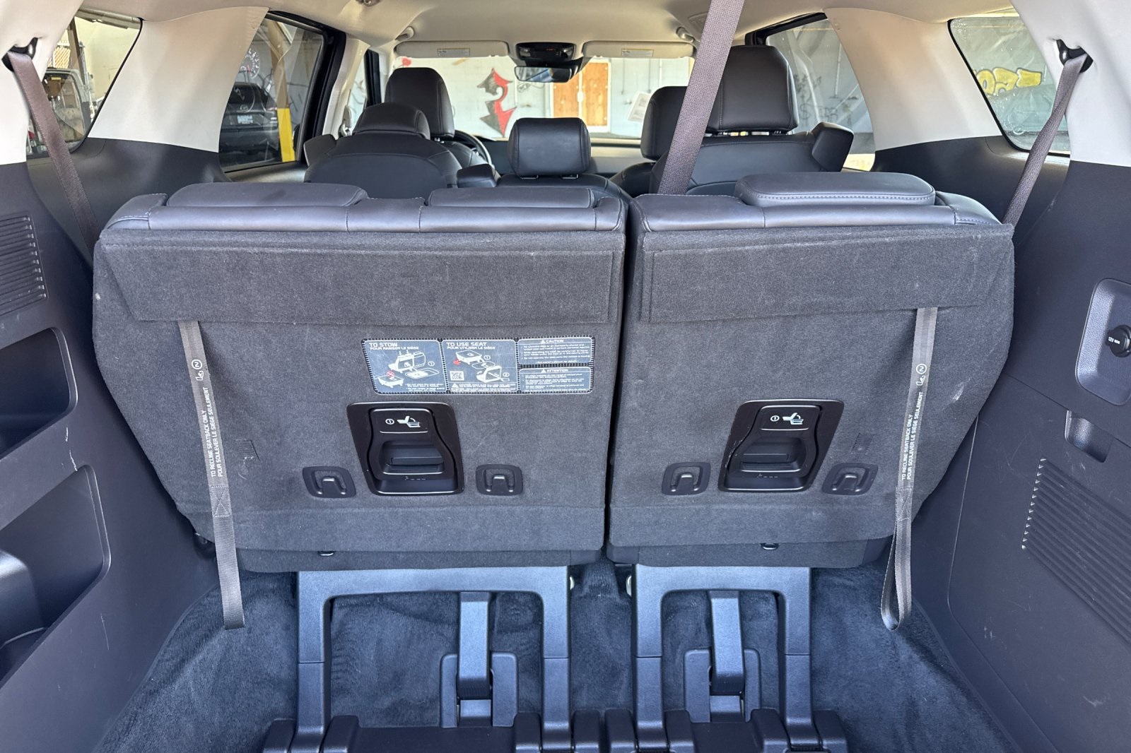 2024 Kia Carnival LX photo 14
