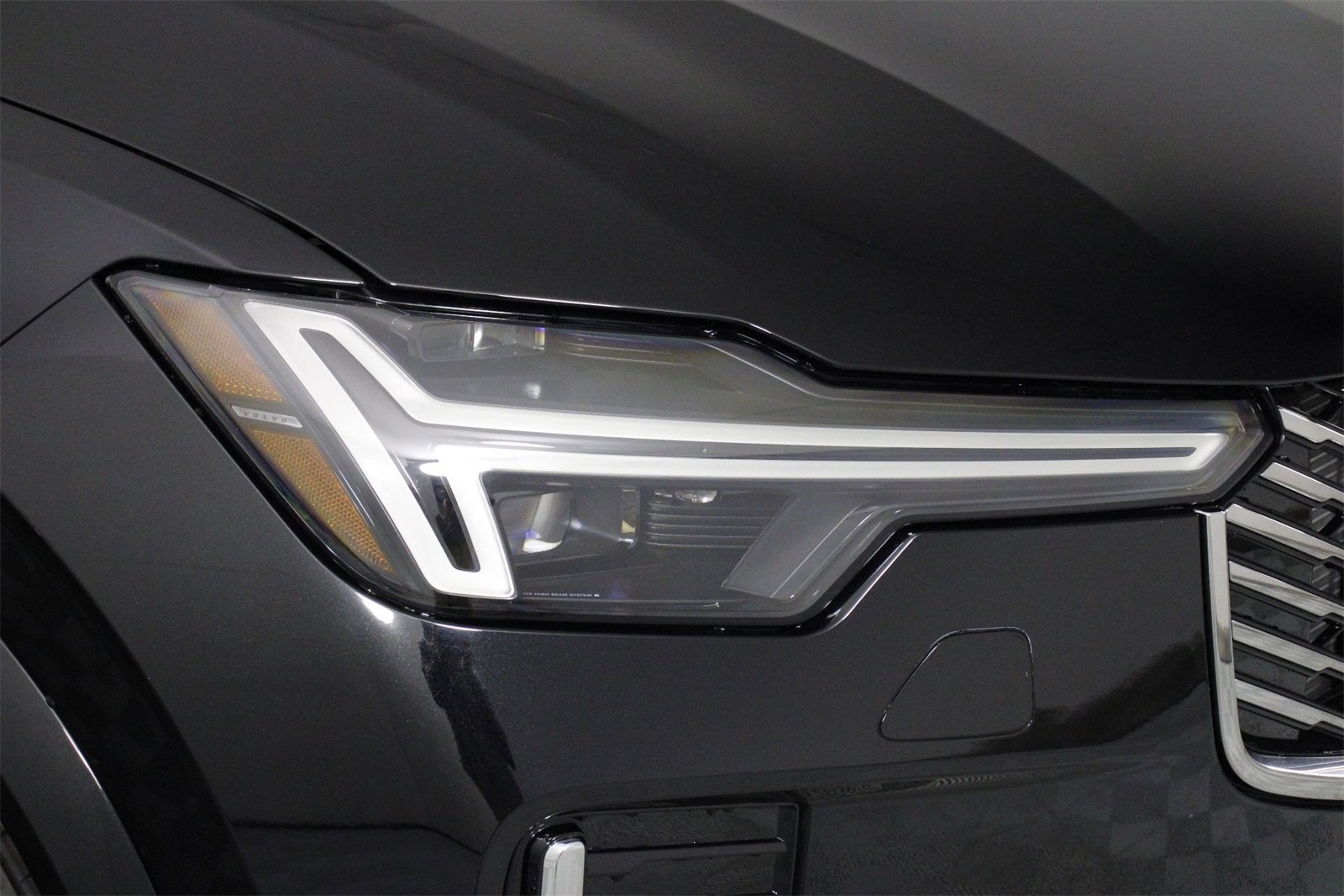 2026 Volvo XC90 B5 Plus photo 12