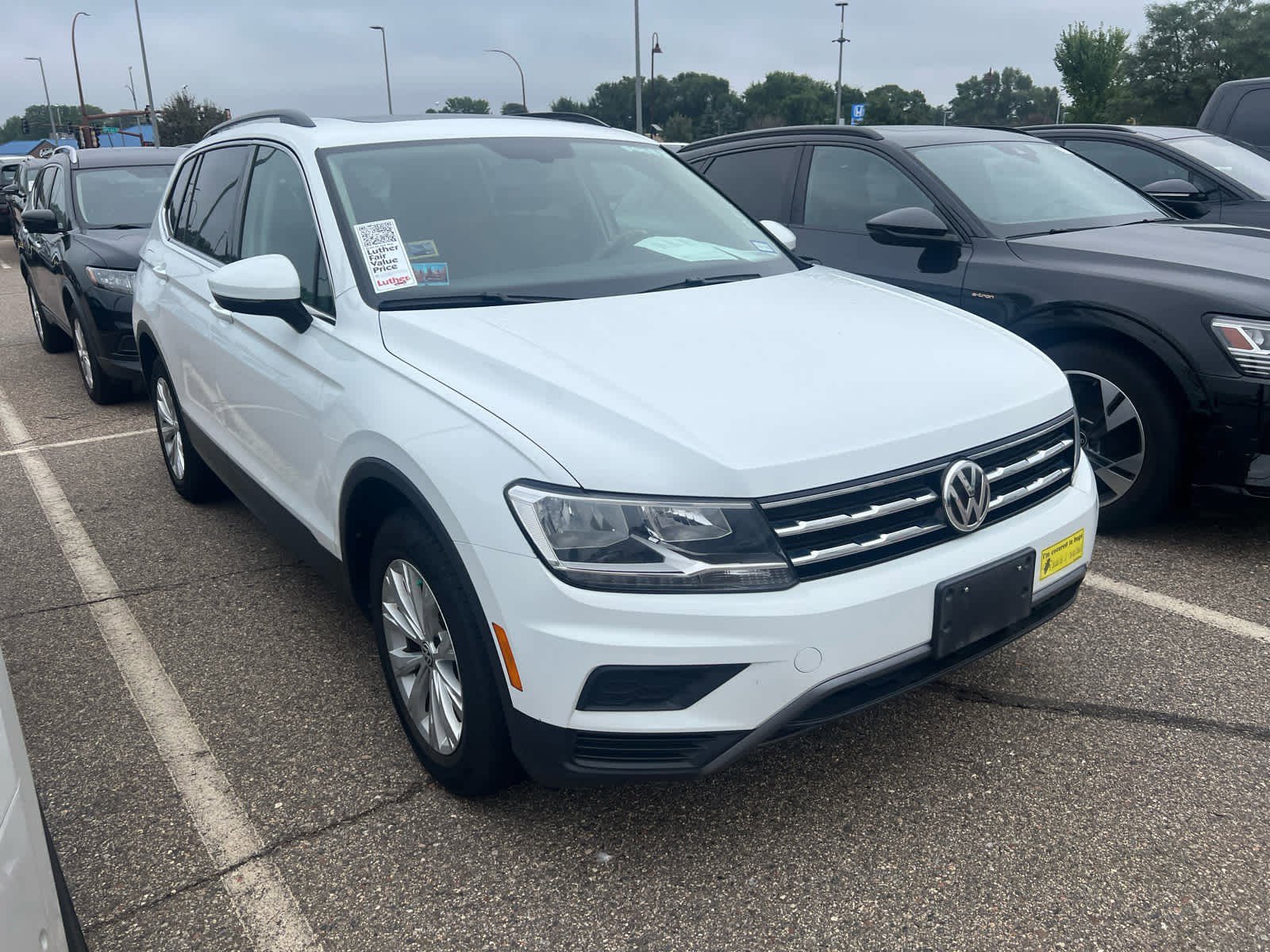 Used 2019 Volkswagen Tiguan SE with VIN 3VV2B7AX1KM195955 for sale in Brooklyn Center, Minnesota