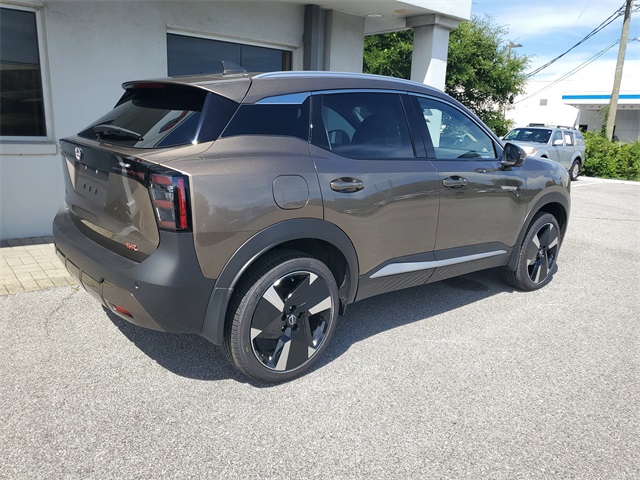 2025 Nissan Kicks SR photo 2