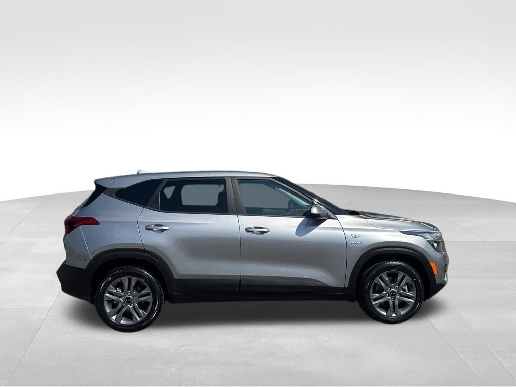 2021 Kia Seltos LX's photo